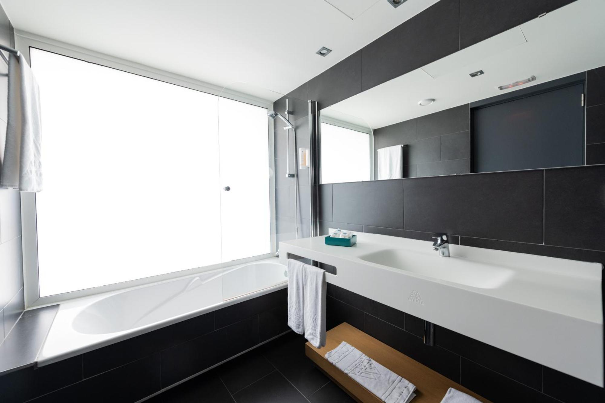 One-Bedroom Apartment,680489391:JPEG
